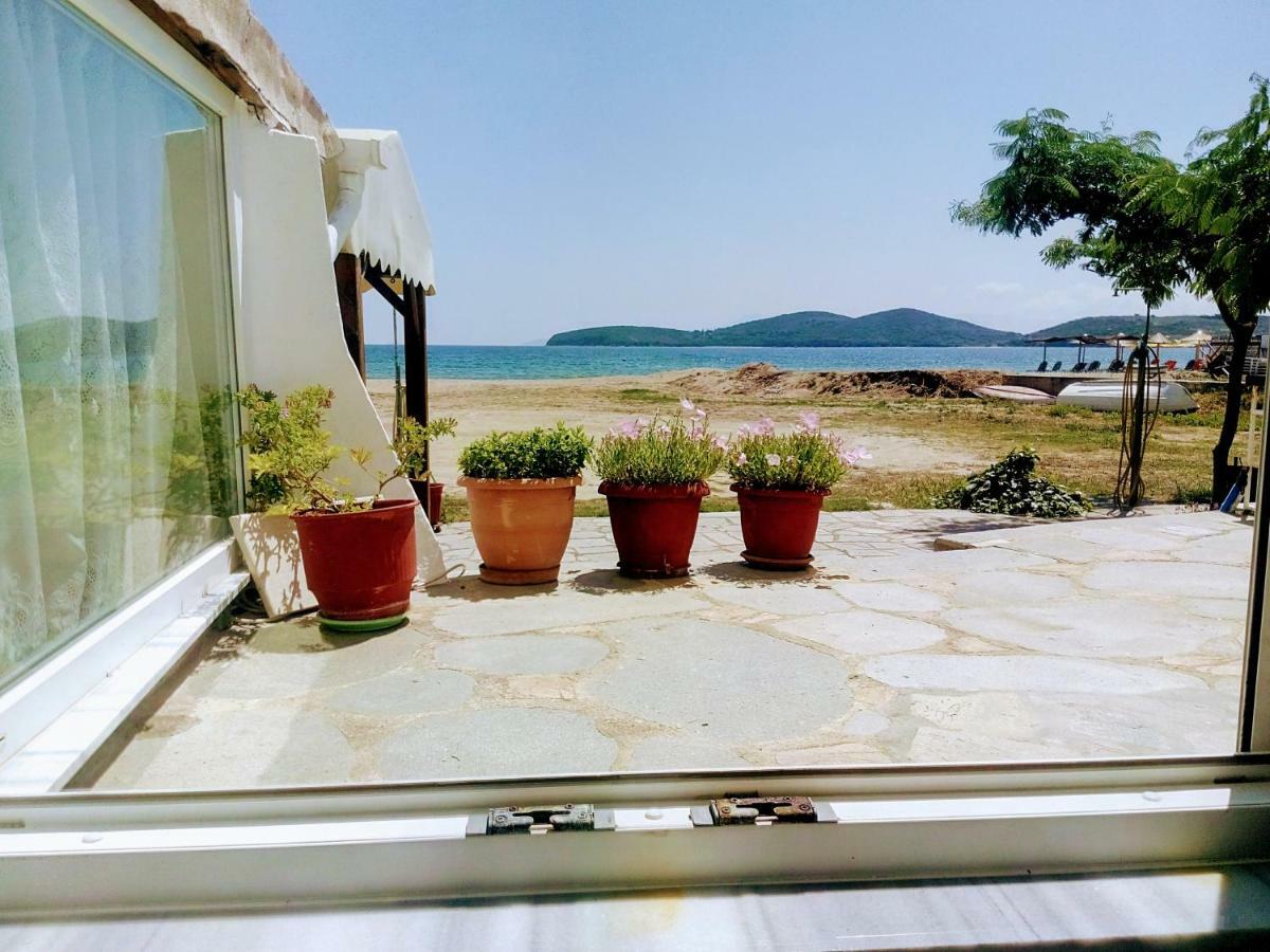 Retro Beach House Néa Péramos Eksteriør billede
