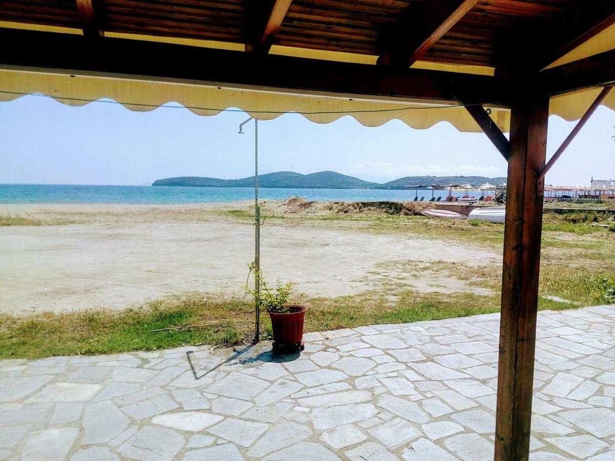 Retro Beach House Néa Péramos Eksteriør billede