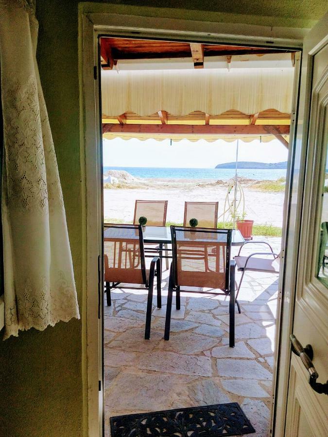 Retro Beach House Néa Péramos Eksteriør billede