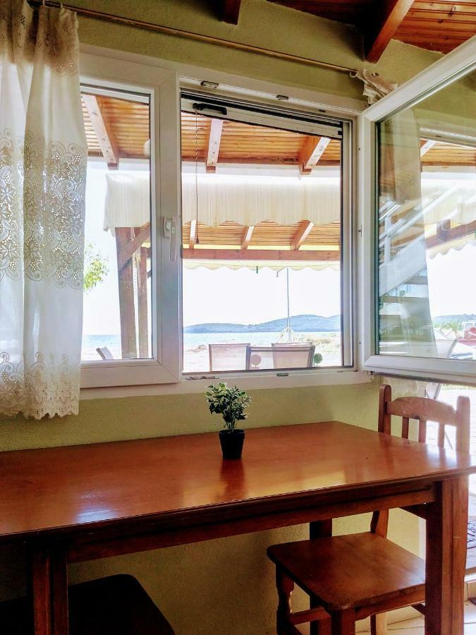 Retro Beach House Néa Péramos Eksteriør billede